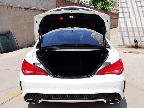 奔驰(进口)  CLA260 后备箱整体特写