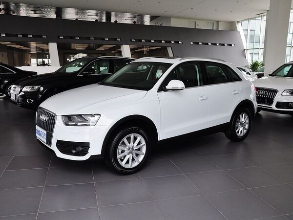 一汽奥迪  30 TFSI 车辆左前45度视角