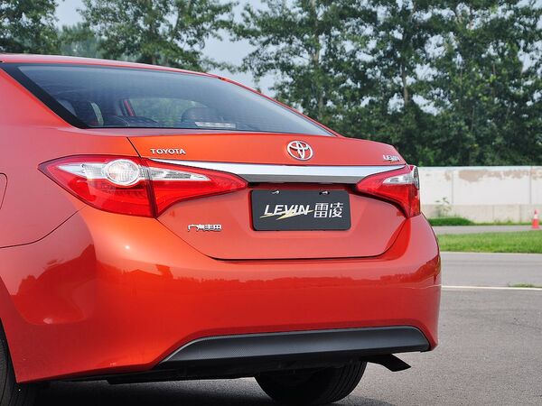 广汽丰田  1.8V CVT 车辆尾部特写