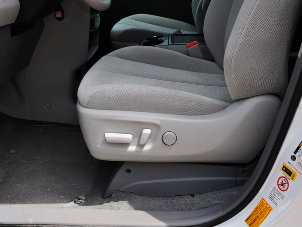 丰田(进口)  3.5L 自动 驾驶席座椅调节