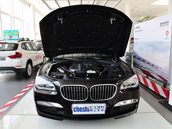 宝马(进口)  7系 车辆发动机舱整体