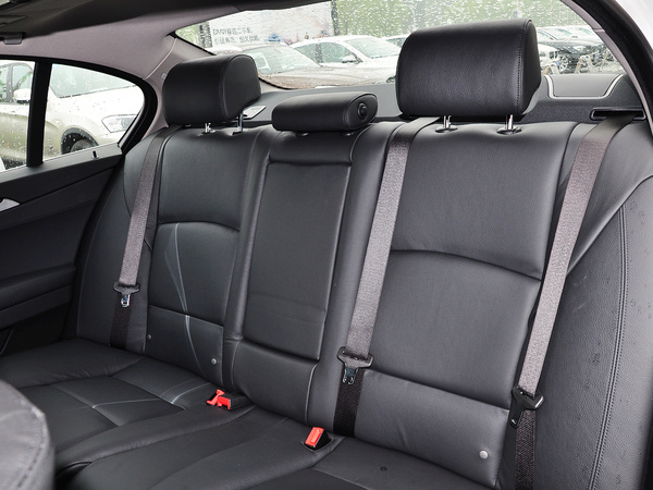 华晨宝马 528Li 第二排座椅45度视角