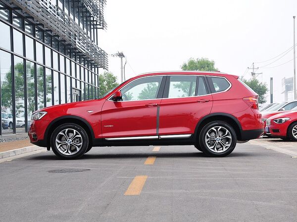 宝马(进口)  xDrive20i 车辆左正侧视角