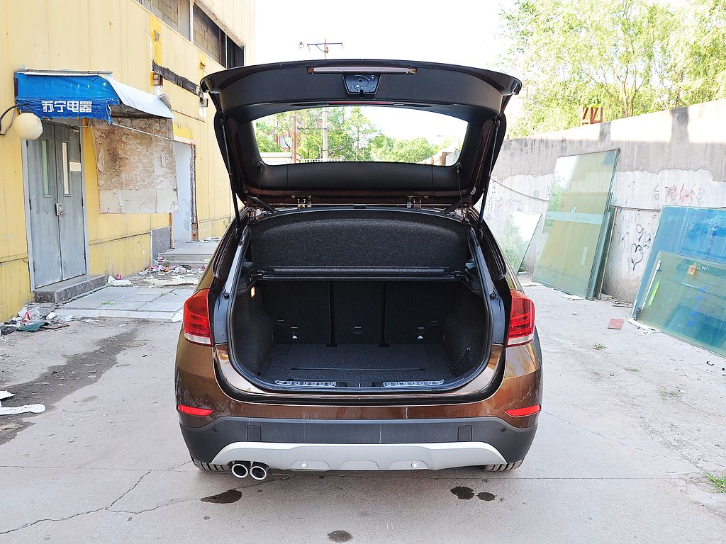 华晨宝马  XDrive20i 后备箱整体特写