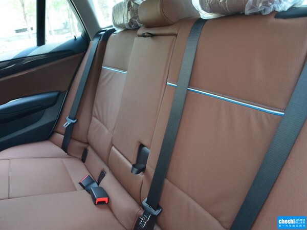 华晨宝马 sDrive20i 第二排座椅正视图