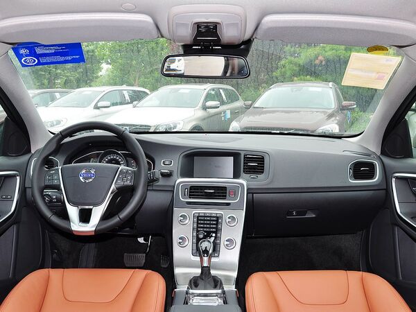 沃尔沃亚太  2.0T 自动 中控台整体