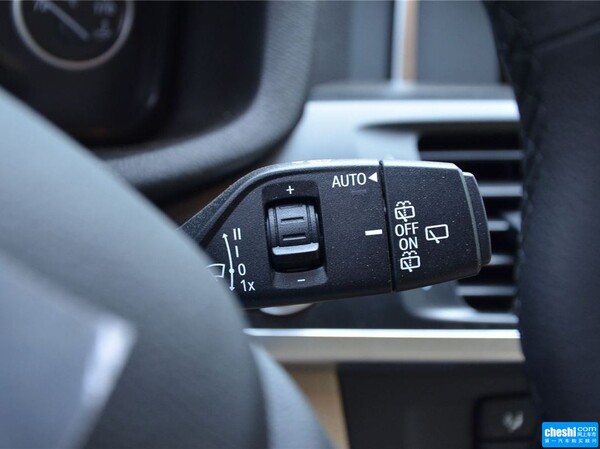 宝马(进口)  xDrive20i 方向盘右侧控制杆