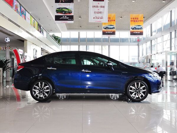 东风本田  1.8L 自动 车辆正右侧