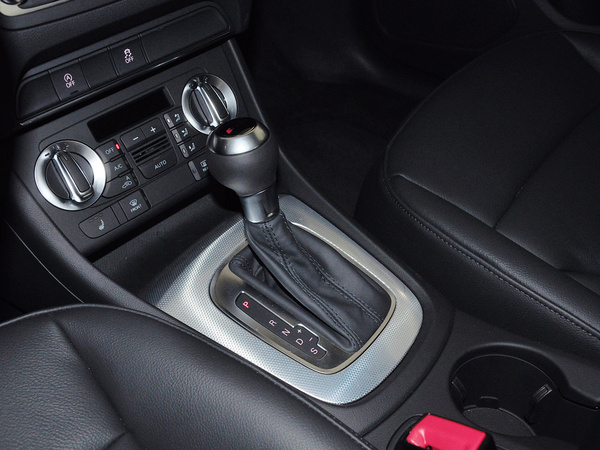 一汽奥迪  35 TFSI 挂档把手特写