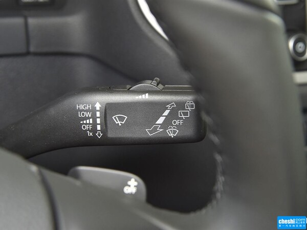 上汽大众  1.8TSI 自动 方向盘右侧控制杆