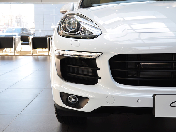 保时捷  Cayenne 3.0T 右前大灯