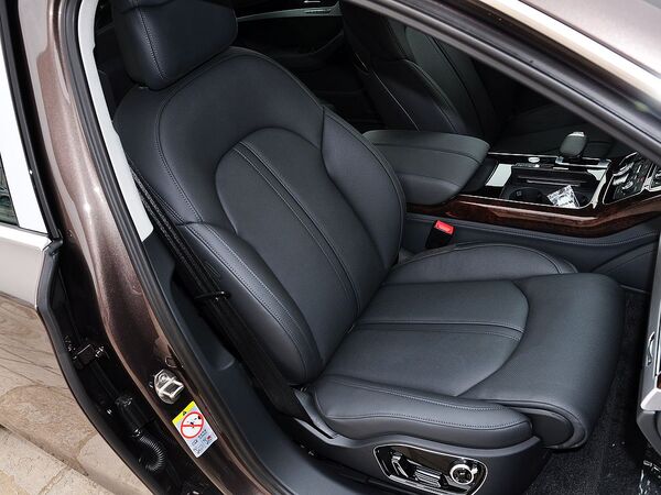 奥迪(进口) 50 TFSI 副驾驶席座椅45度特写