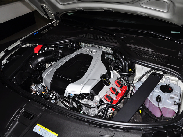 奥迪(进口) 45 TFSI 发动机主体特写