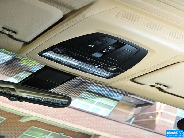 宝马(进口)  xDrive20i 前排车顶中央特写