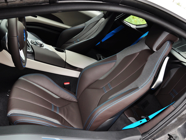 BMW i  1.5T 自动 驾驶席座椅前45度视图