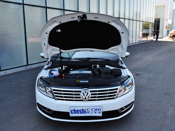 一汽-大众  2.0TSI 车辆发动机舱整体