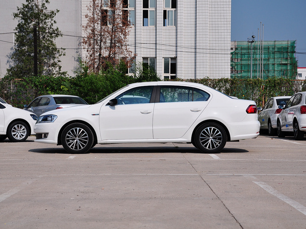 上海大众  1.4TSI DSG 车辆左正侧视角