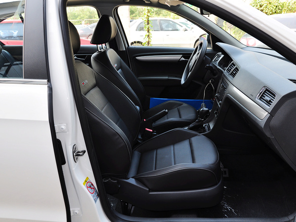 上海大众  1.4TSI DSG 副驾驶座椅正视图