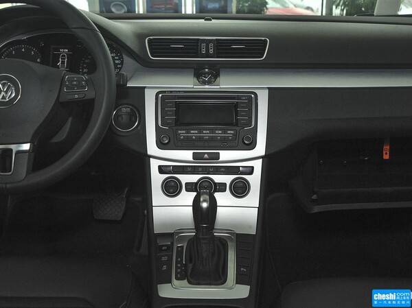 一汽-大众  1.8TSI 中控仪表台总特写