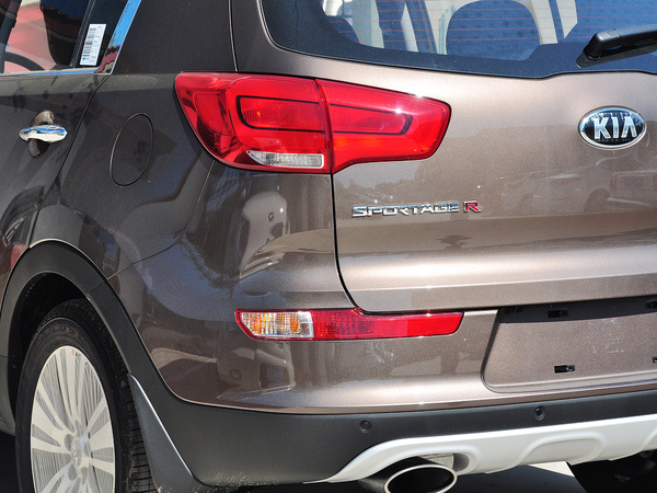 东风悦达起亚  2.0L 自动 车辆左后大灯45度视角