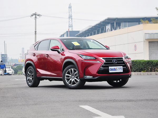 雷克萨斯  300h 车辆右侧45度角