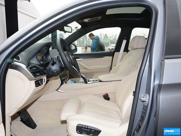 宝马(进口)  xDrive50i 副驾驶座椅正视图