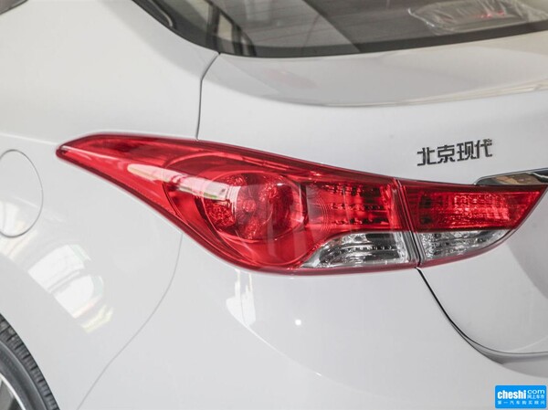 北京现代  1.6L 自动 车辆左后大灯正视角