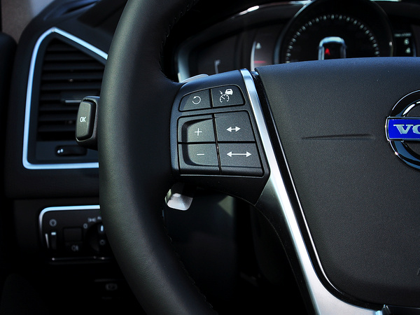 沃尔沃亚太  2.0T 方向盘左侧