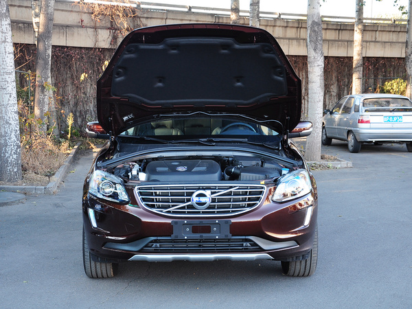 沃尔沃亚太  2.0T 车辆发动机舱整体