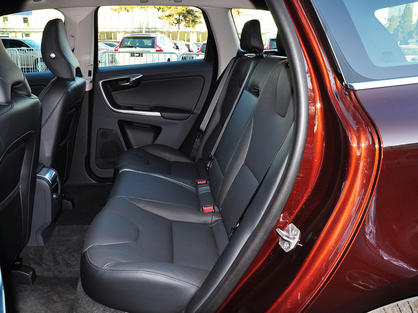 沃尔沃亚太  2.0T 第二排座椅正视图