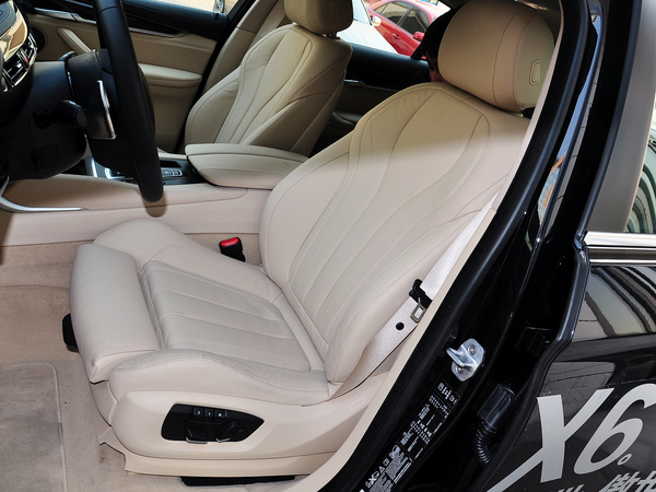 宝马(进口)  xDrive35i 驾驶席座椅前45度视图