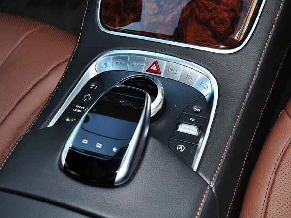 奔驰(进口)  S 400 L 挂档把手特写