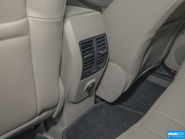 长安福特  1.5L GTDi 前排座椅中央后方整体