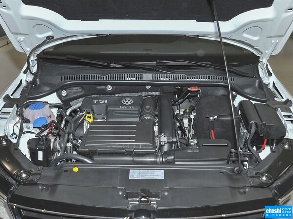 一汽-大众  230TSI DSG 发动机局部特写
