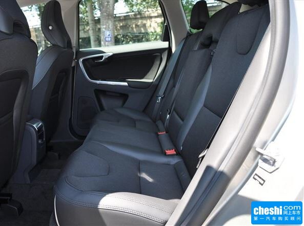 沃尔沃亚太  2.0T T5 第二排座椅45度视角