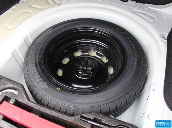 上汽大众  1.2TSI 驾驶席座椅头枕特写