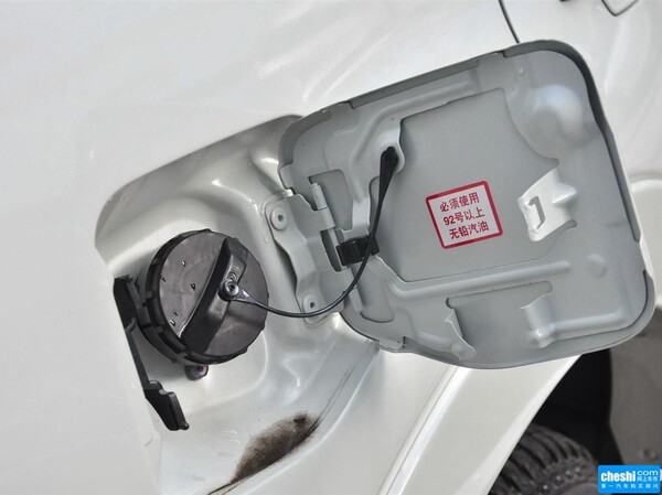 三菱(进口)  3.0L 自动 燃油标识