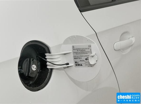 斯柯达  1.6L 自动 燃油标识