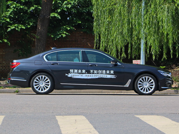 宝马(进口)  740Li 正右侧