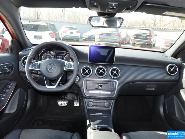 奔驰(进口)  A200 大中控全景