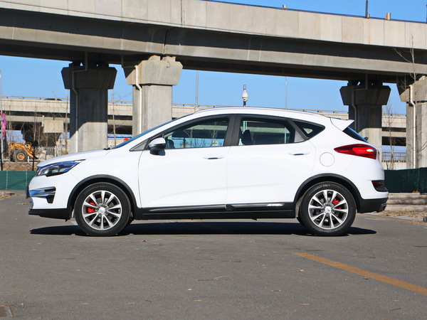 吉利汽车  运动版 正左侧