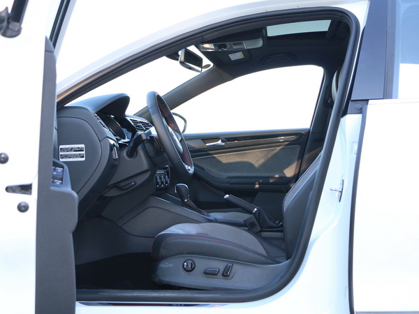 一汽-大众  2.0TSI 驾驶席座椅正视图