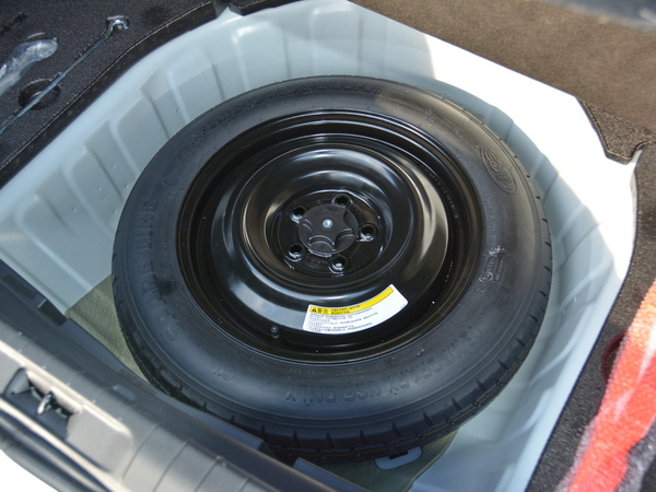 东风日产  2.5L 备胎整体