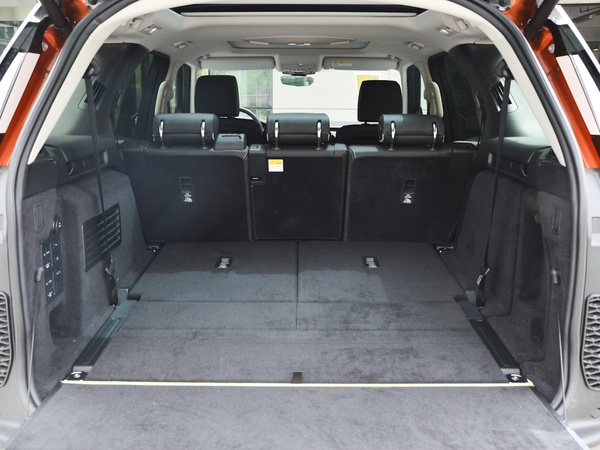 路虎  3.0 后备箱