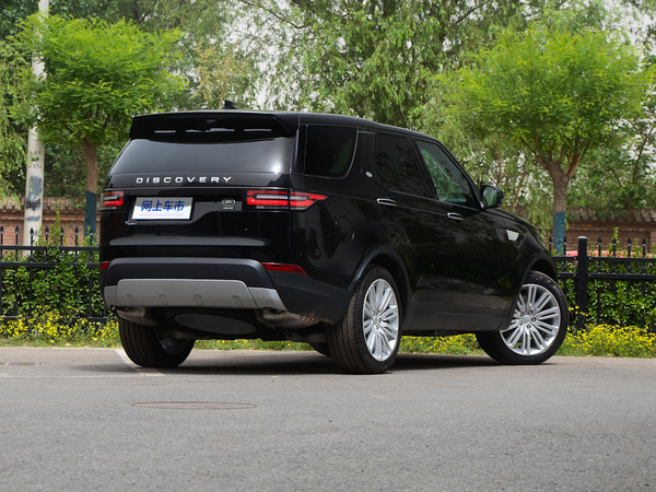 路虎  3.0 右后正45度