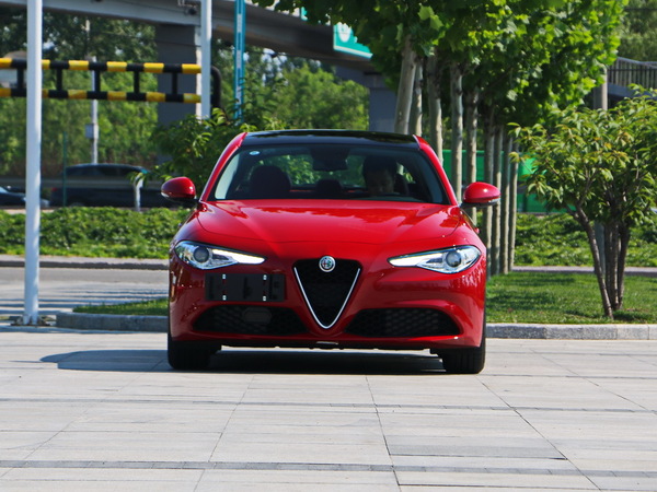 阿尔法.罗密欧  2.0T 280HP 正前