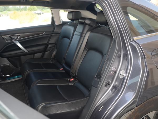 广汽本田 240TURBO 第二排座椅