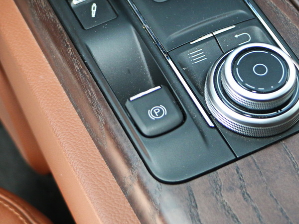 玛莎拉蒂  3.0T 手刹/驻车按键