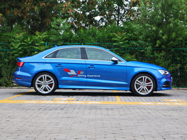 奥迪(进口)  S3 改款 正右侧