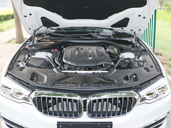 华晨宝马  540Li 发动机舱